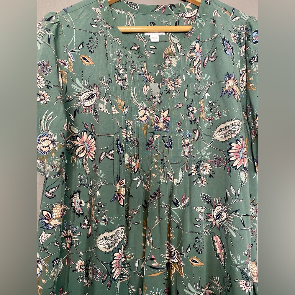 J. Jill Sage Green Floral Short Sleeve Pin Tuck Pullover Midi Dress Size M - Picture 8 of 10